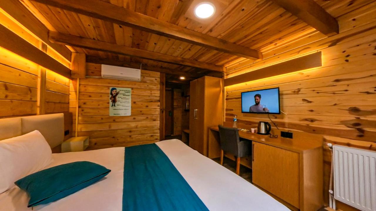 Deluxe çift kişilik oda, ahşap iç mekan, nehir manzaralı